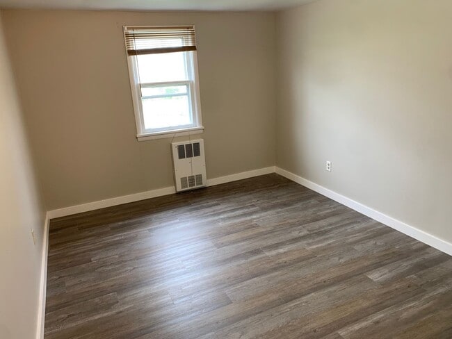 Building Photo - 99 Mainsville Rd