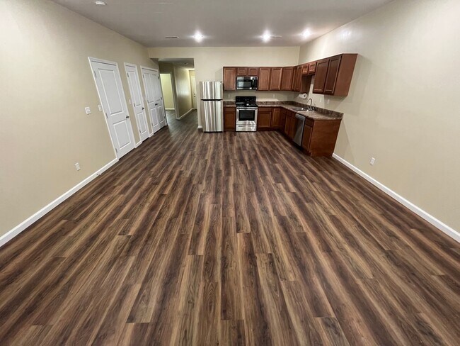 Building Photo - Wiese 141,143,145