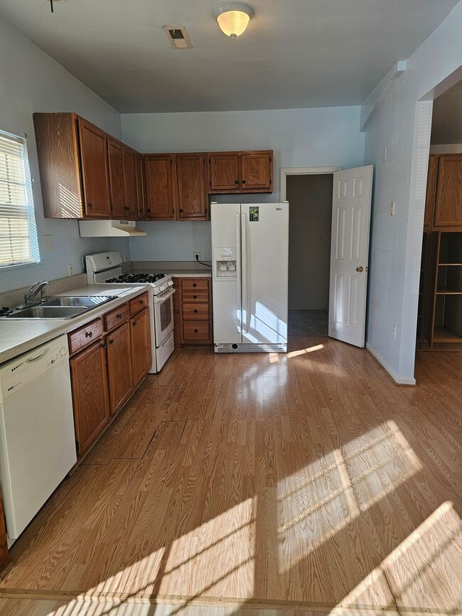 Building Photo - 966 Ave I