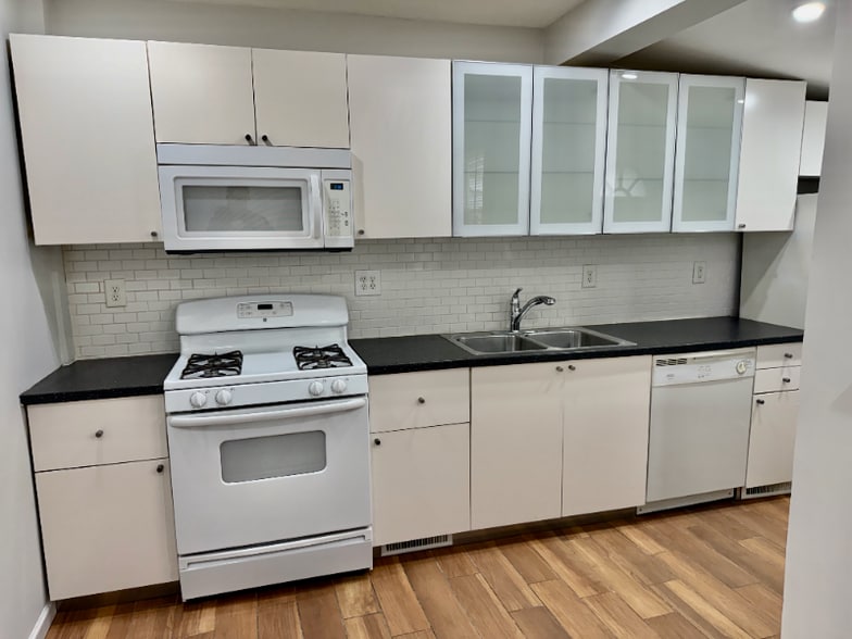 Building Photo - 2606 E Madison St