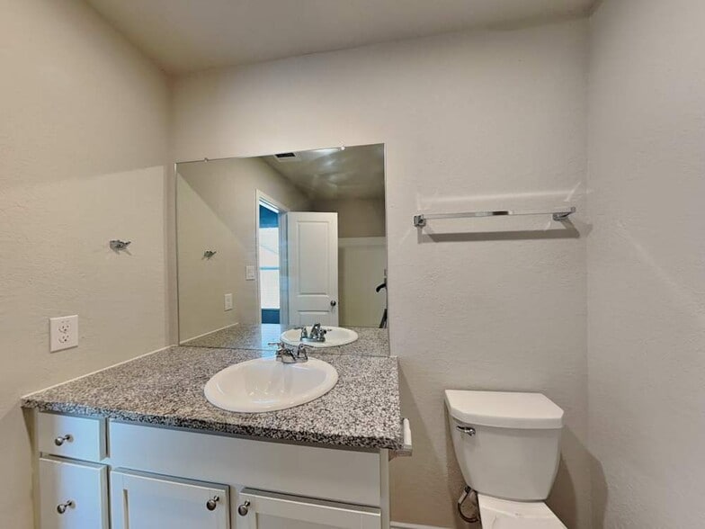 Building Photo - 10518 Varmus Dr