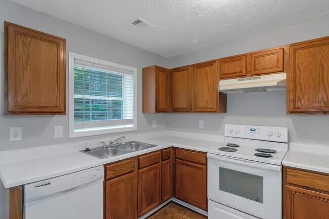 Building Photo - Stunning 4-Bedroom, 3-Bathroom Home