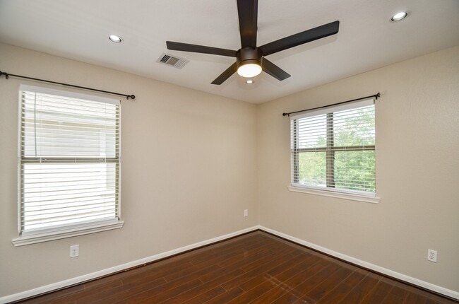 Building Photo - 9518 Prairie Dale Ct