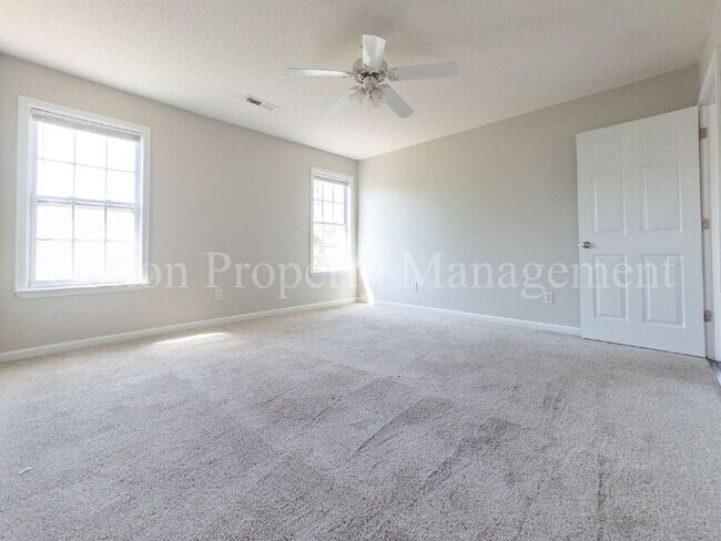 Building Photo - 448 Vallie Ln