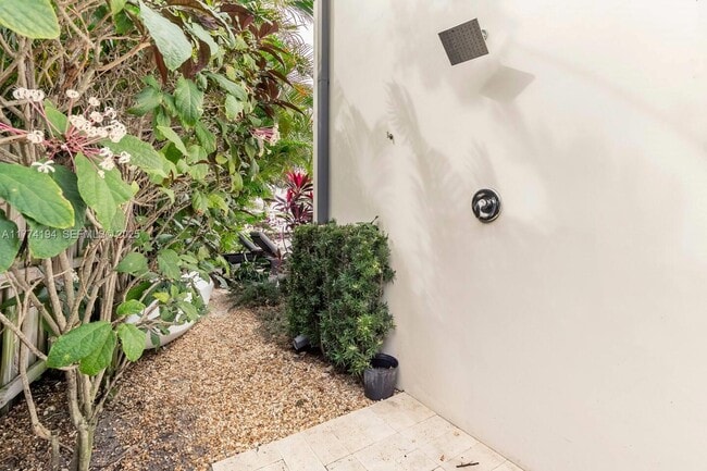 Building Photo - 2809 NE 14th Ave