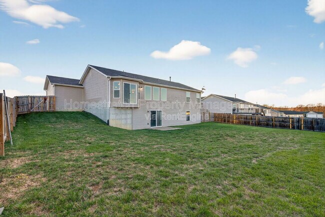 Building Photo - 401 Falcons Prey