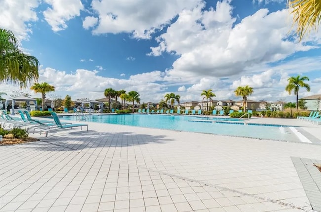 Building Photo - Modern 3BR/2.5BA Townhome with Pool Access & Deposit-Free Living!