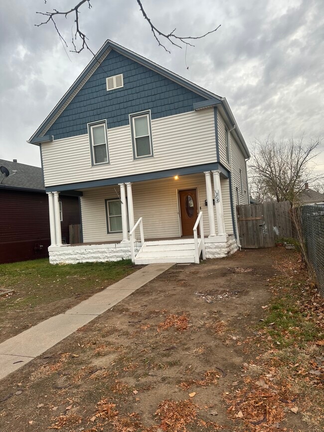 Building Photo - 1504 8th St