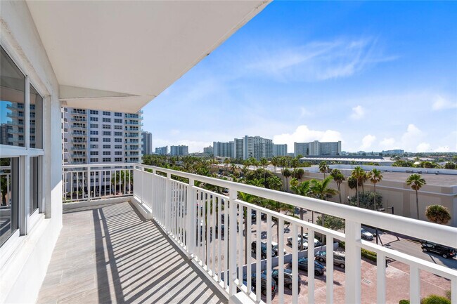 Building Photo - 3850 Galt Ocean Dr