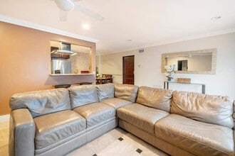 Building Photo - 711 Island Ct