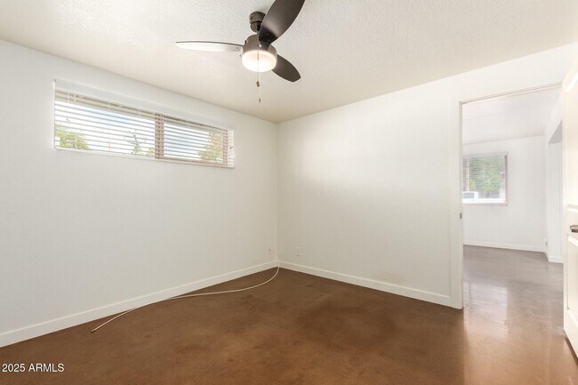 Building Photo - 616 S Bellview