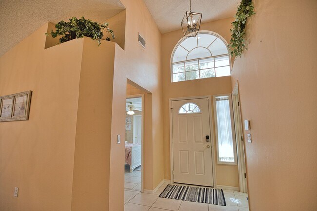 Building Photo - Seasonal Short-Term 3 Bedroom 3 Bathroom Home in The Patio Homes of Chestnut Creek!