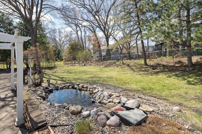 Building Photo - 6429 Mendelssohn Ln