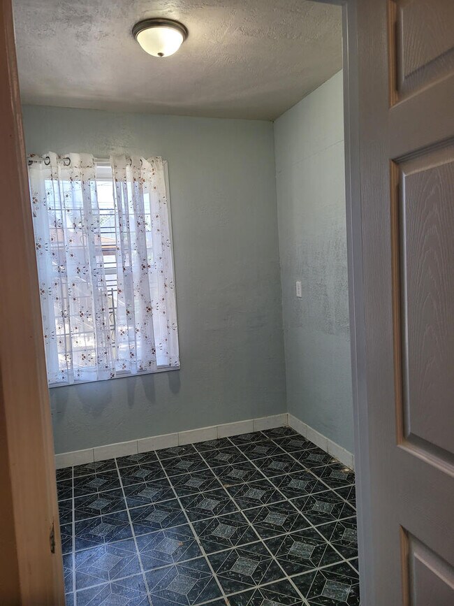 Building Photo - 2741 S Trumbull Ave