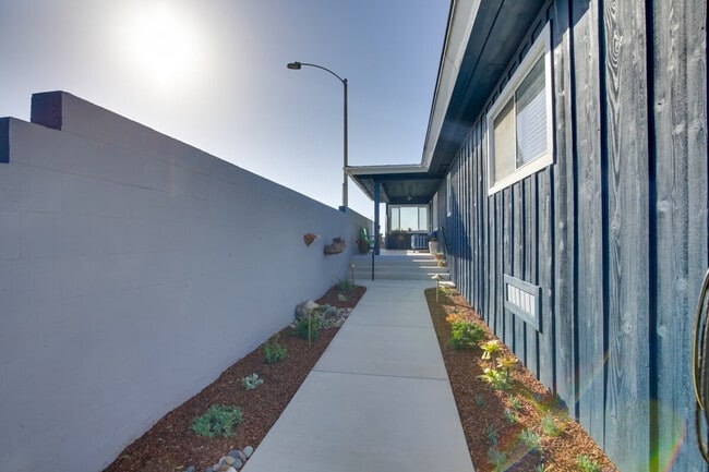 Building Photo - 1146 Seacoast Dr