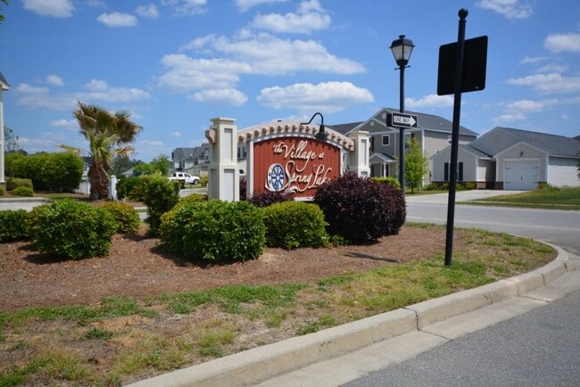 Building Photo - Executive Home in Convenient Location