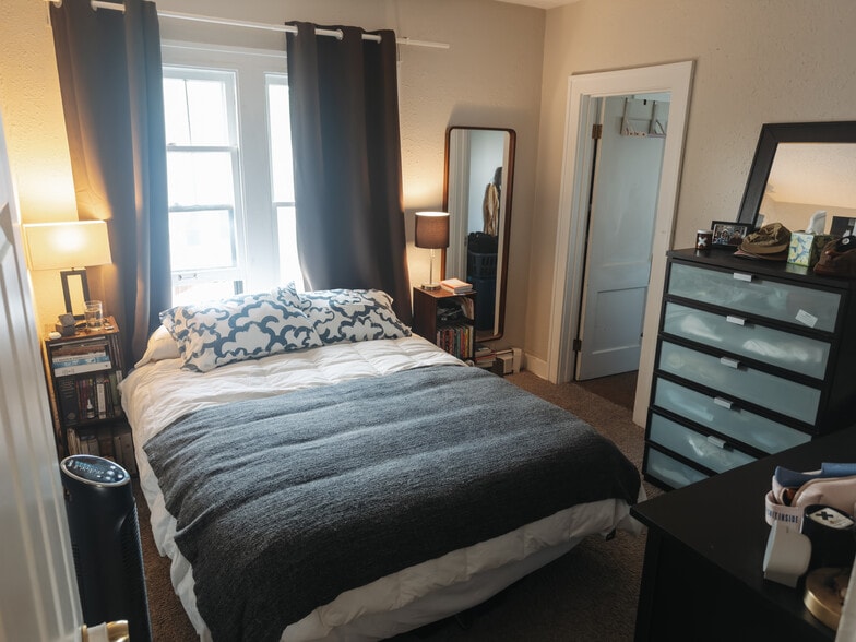 Master Bedroom - 4133 Portland Ave