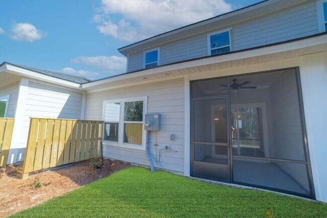 Building Photo - Beautiful 3-Bedroom Townhome in Sought-After Waterways Community