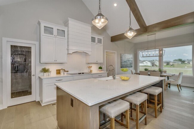 Building Photo - Impeccable 5 Bedroom Beauty in Cornerstone!