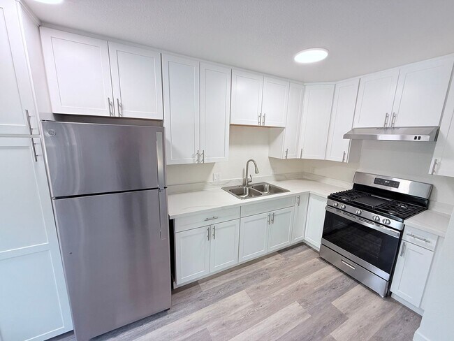 Building Photo - 2 bed 1 bath apartment for rent in South Lake Tahoe