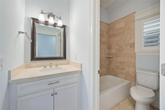 Building Photo - 609 Rutland St