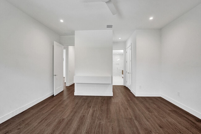 Building Photo - 5939 Brookfield Cir W