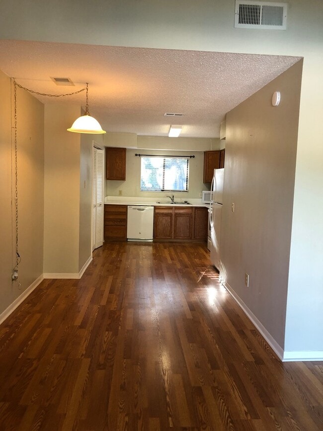 Building Photo - 2700 Mizell St