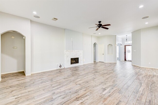 Building Photo - 25910 Oakridge Forest Ln