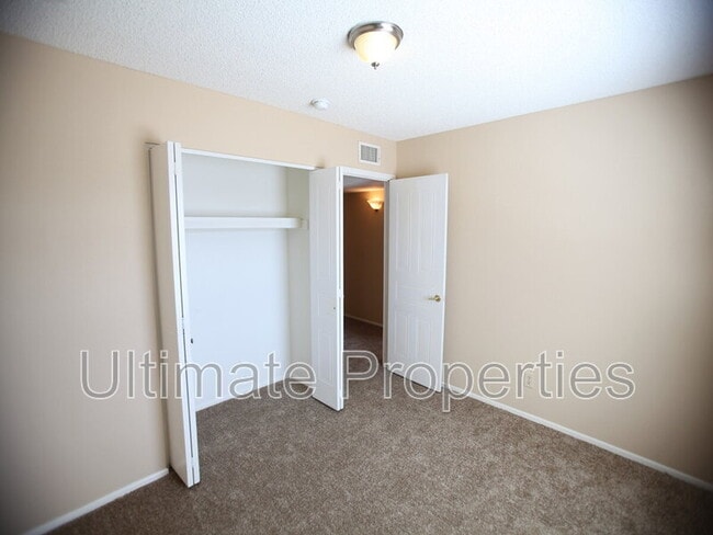 Building Photo - 6938 W Cochise Dr