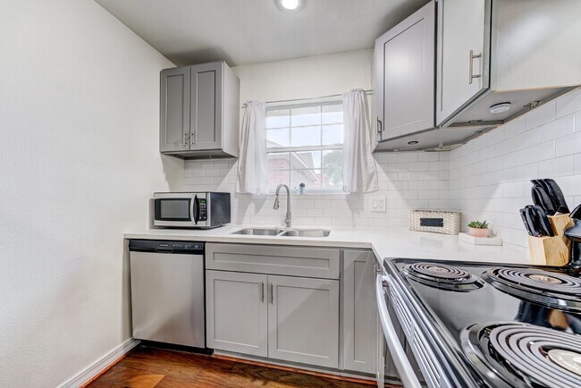 Building Photo - 2720 Truxillo St