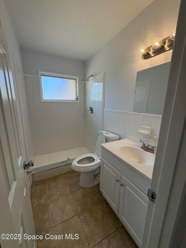 Building Photo - 620 Key Largo Dr S