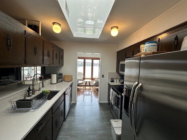 Kitchen - 1 Lakeshore Dr W