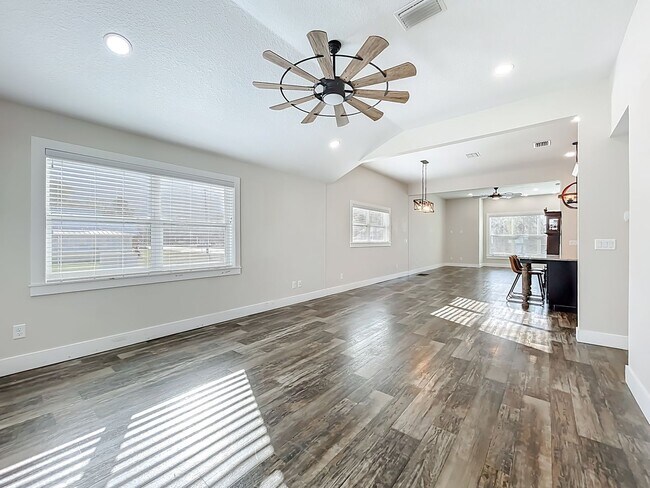 Building Photo - 389 S Central Ave