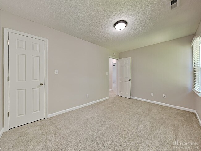 Building Photo - 5005 Baffin Ct