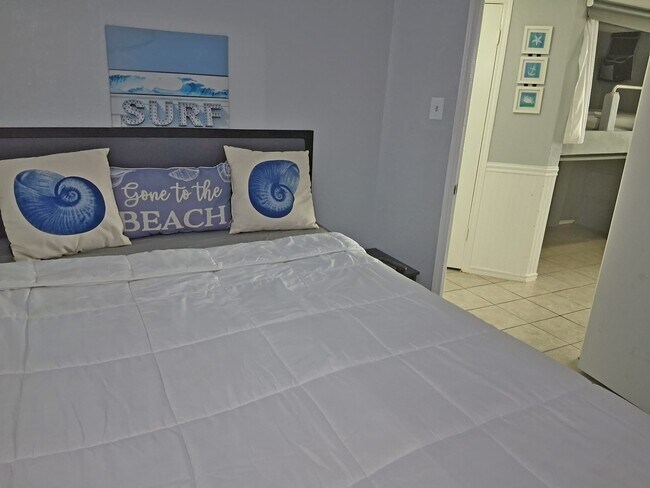 Building Photo - 11949 Termini-San Luis Pass Rd