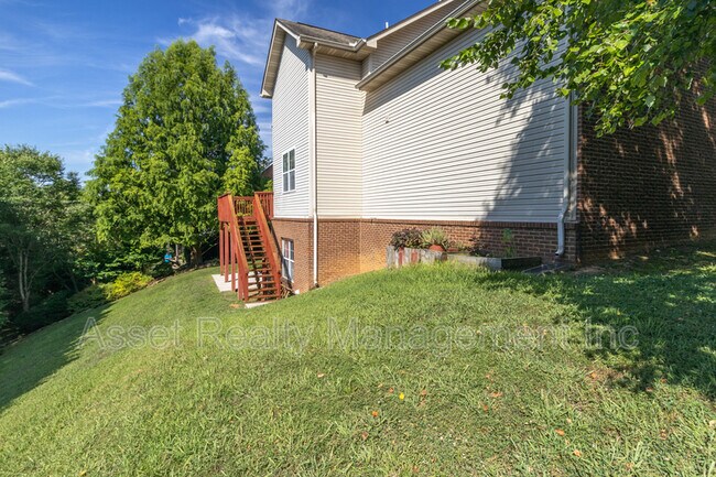 Building Photo - 8334 Bay Gardens Ln