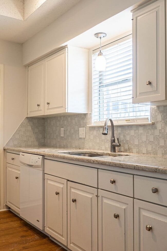 Building Photo - 6508-6510 Alford