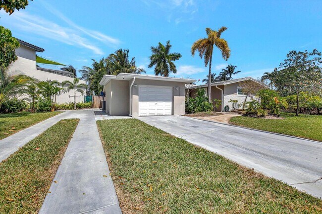 Building Photo - 1733 SW 5th Ct