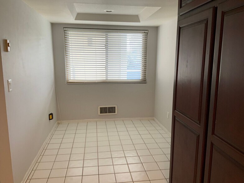 Building Photo - 135 S Sierra Ave