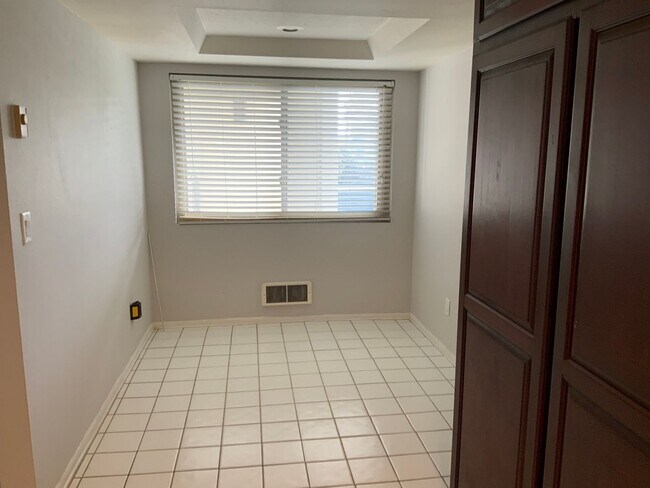 Building Photo - Huge White water condo at Fletcher Cove Solana Beach