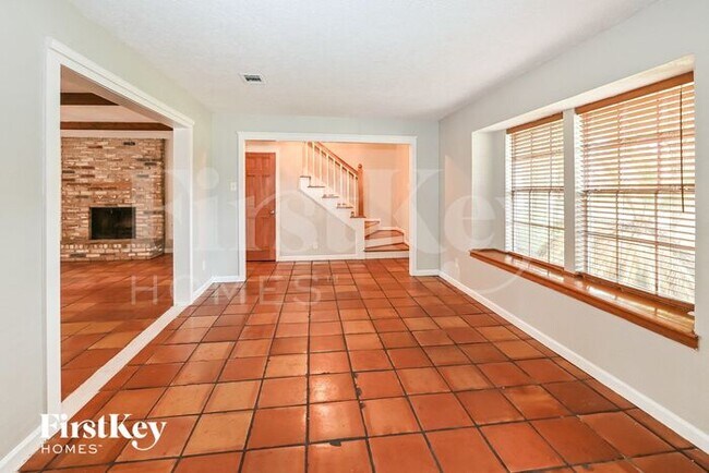 Building Photo - 4003 Chapel Square Dr