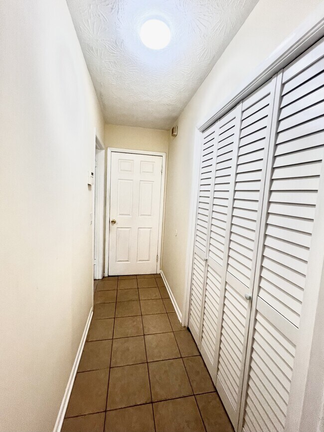 Building Photo - 5391 Golf Course Dr