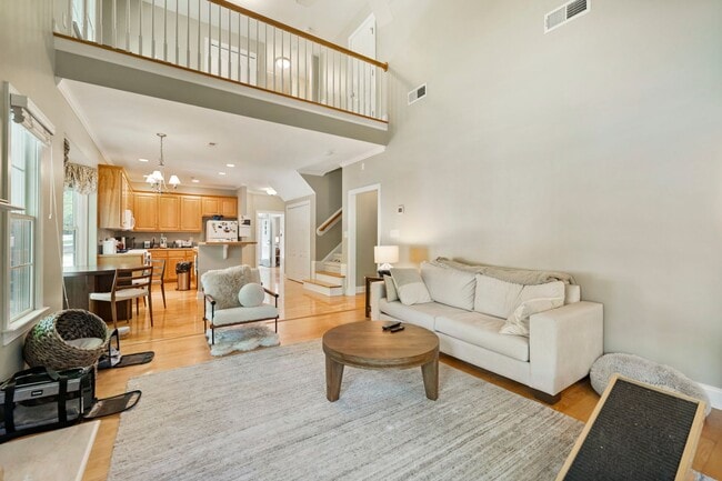 Building Photo - Available 07/10/26! Lovely 3 bedroom townhome close to the Eno River in Country Club Heights!