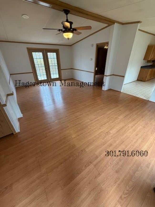 Building Photo - 3 Bedroom, 2 Bath Manufactured Home in Highland Manor