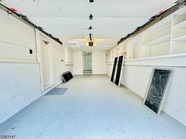 Building Photo - 28 Urma Pl