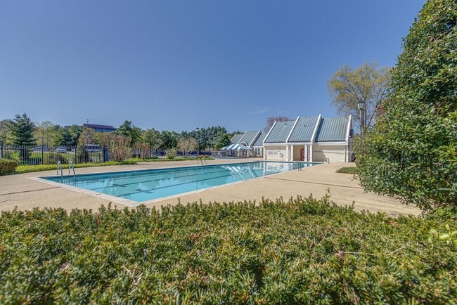 Building Photo - Awesome 2BE/2BA condo in Green Hills!