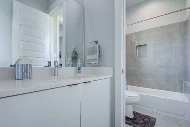 Building Photo - 2549 Hollister Rd