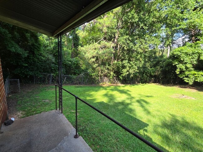 Building Photo - 5862 E Heights Dr