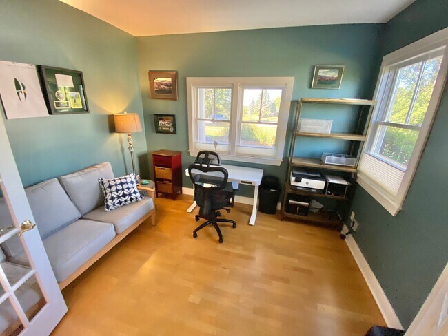 Building Photo - 3 Bedroom Home South Burlington Available ...