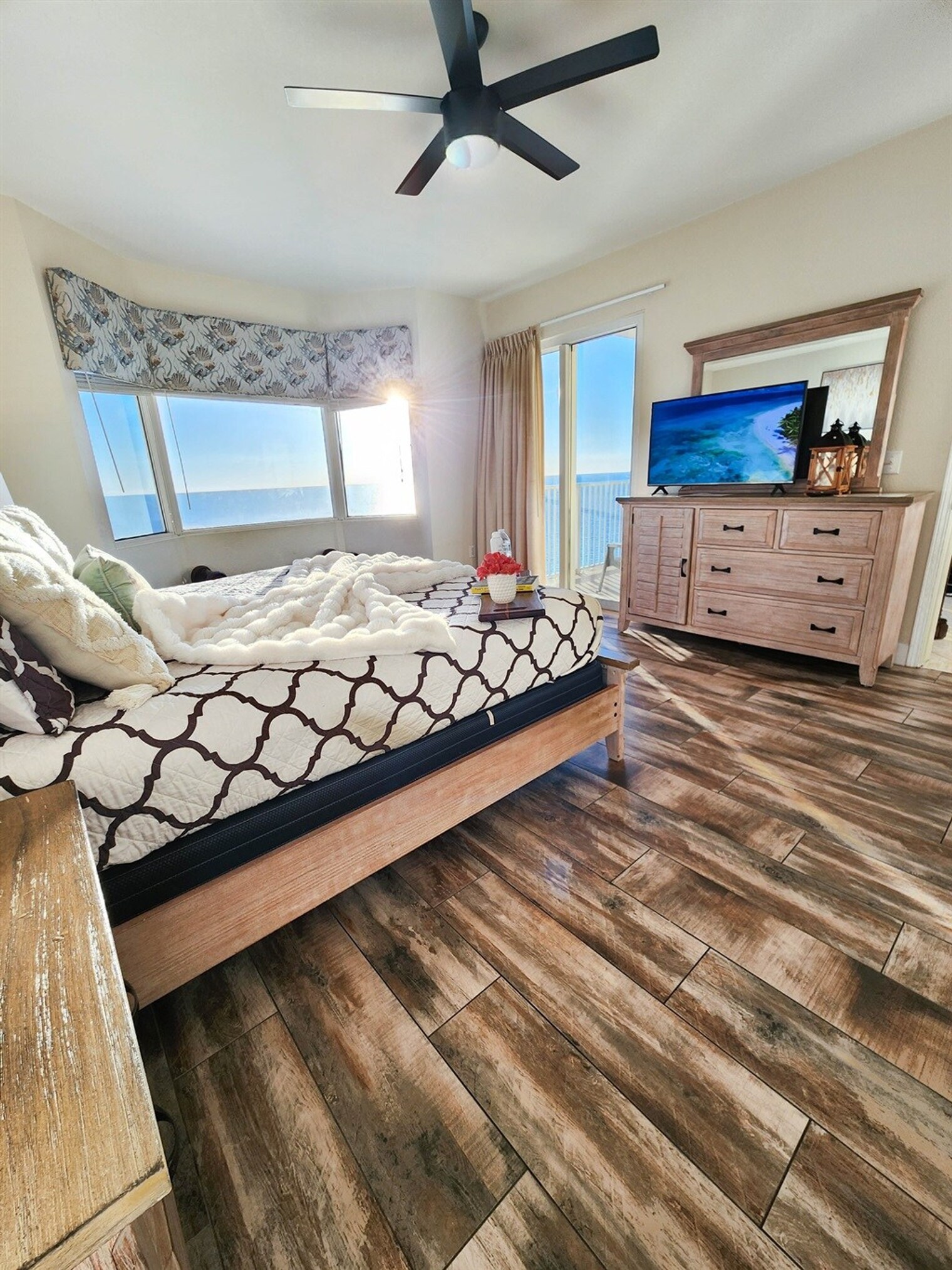 Building Photo - 16819 Front Beach Rd